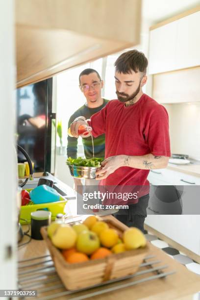 seasoning lettuce using apple cider vinegar - apple cider vinegar stock pictures, royalty-free photos & images