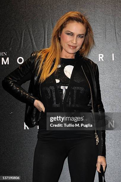 Lori Del Santo arrives at John Richmond fashion show as part of Milan Fashion Week Menswear Autumn/Winter 2012 on January 16, 2012 in Milan, Italy.