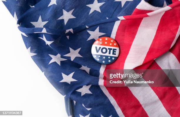 vote badge and usa flag. election header banner united states of america. patriotic stars and stripes theme. - elecciones presidenciales fotografías e imágenes de stock