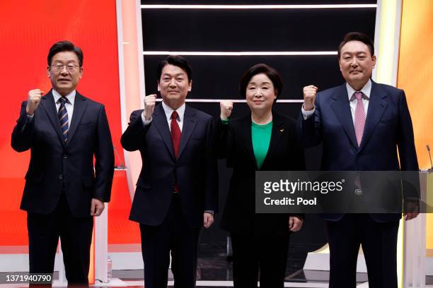 South Korea's presidential candidates, Lee Jae-myung of the ruling Democratic Party, Ahn Cheol-soo of the opposition People's Party, Sim Sang-jung of...
