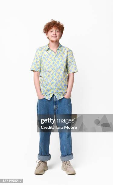 full length of transgender male smiling at camera - portrait young adult caucasian isolated stockfoto's en -beelden