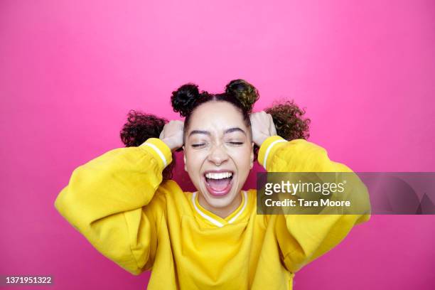 person laughing and shouting with hands on hair - screaming fotografías e imágenes de stock