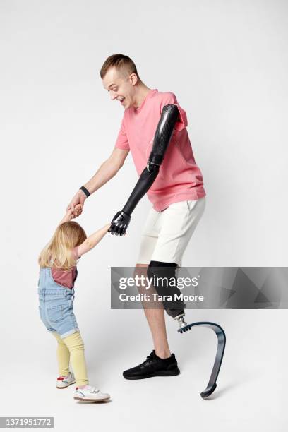 father with disability with young daughter - piede artificiale per lo sport foto e immagini stock