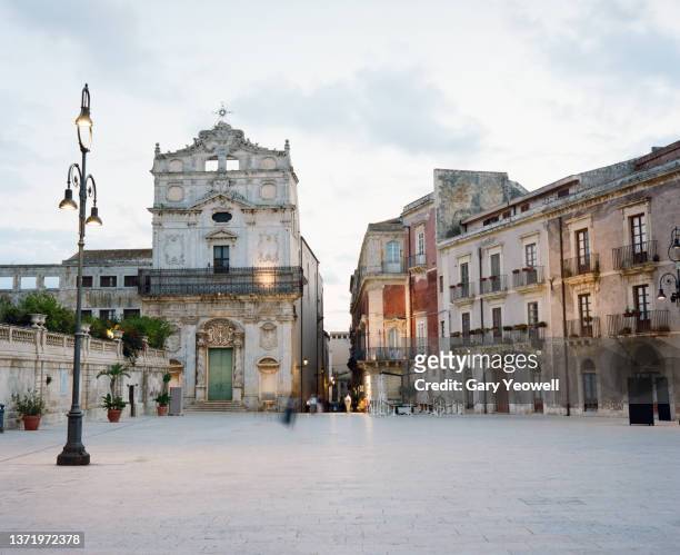 piazza in ortigia island, sicily - sicily italy stock pictures, royalty-free photos & images