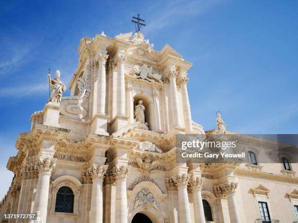 cathedral in duomo square, catania - catania stock pictures, royalty-free photos & images