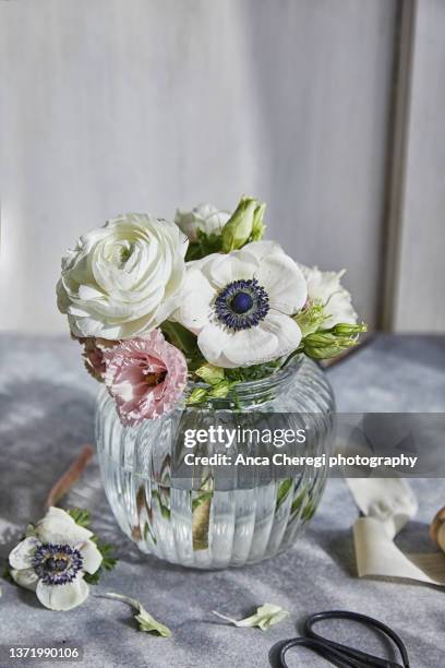 vase with flowers - bukettanemon bildbanksfoton och bilder