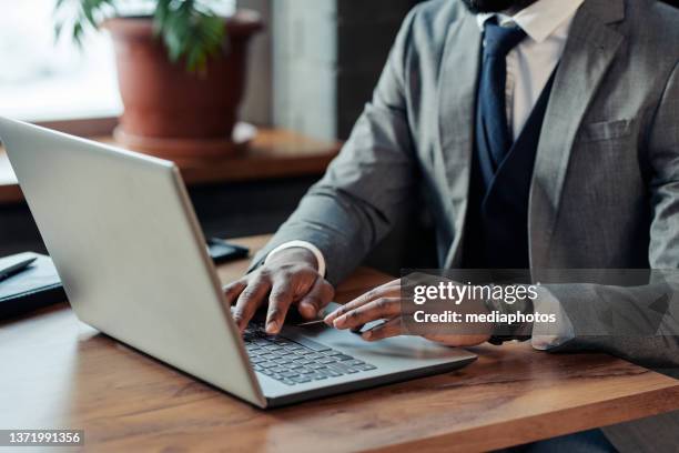 businessman working online on laptop - mediaphotos stock pictures, royalty-free photos & images