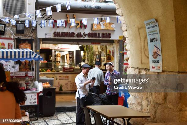 shawarna and grill bar in the traditional bazaar of the muslim quarter of jerusalem - old town bildbanksfoton och bilder