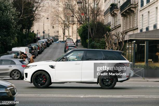 range rover sport - range rover sport sports utility vehicle foto e immagini stock