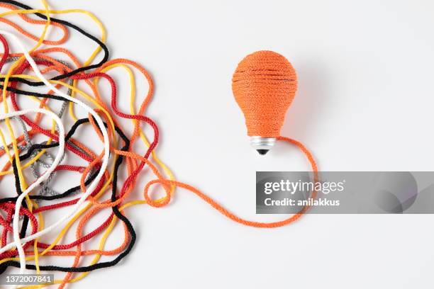 nuove idee - gomitolo di lana foto e immagini stock