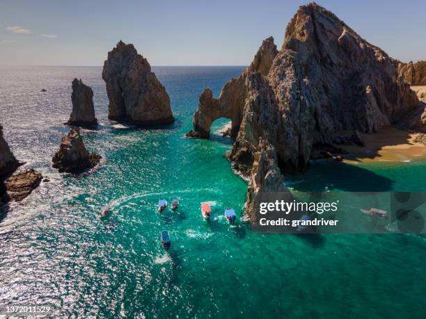 aerial view looking down at the famous arch of cabo san lucas, baja california sur, mexico darwin arch glass-bottom boats viewing sea life - gulf of mexico stockfoto's en -beelden