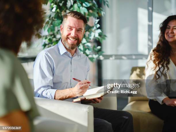 business people in a hotel lobby - hotellobby stock pictures, royalty-free photos & images