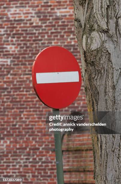 no entry road sign - do not enter sign stock-fotos und bilder