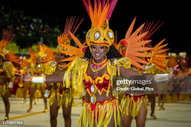 samba y belleza - sambódromo fotografías e imágenes de stock