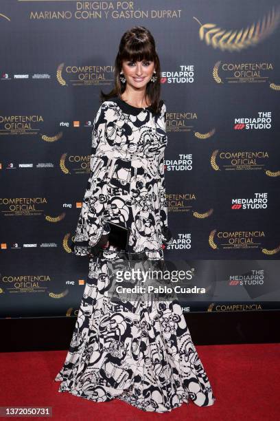 Spanish actress Penélope Cruz attends the 'Competencia Oficial' premiere at Capitol Cinema on February 21, 2022 in Madrid, Spain.