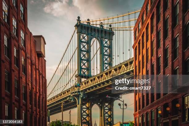 manhattan bridge - brooklyn street stockfoto's en -beelden