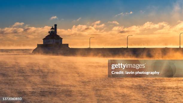 faro del sea smoke canal park - minnesota v michigan foto e immagini stock