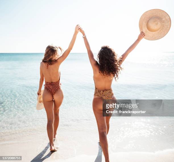 summer freedom in italy - beach bum stock pictures, royalty-free photos & images