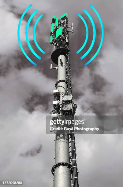 digital graphic, telecommunications signal tower (5g cell tower) with electromagnetic waves and copyspace - lookout tower stock-fotos und bilder