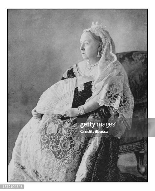 illustrations, cliparts, dessins animés et icônes de photographies antiques de londres : la reine victoria - monarque rôle social