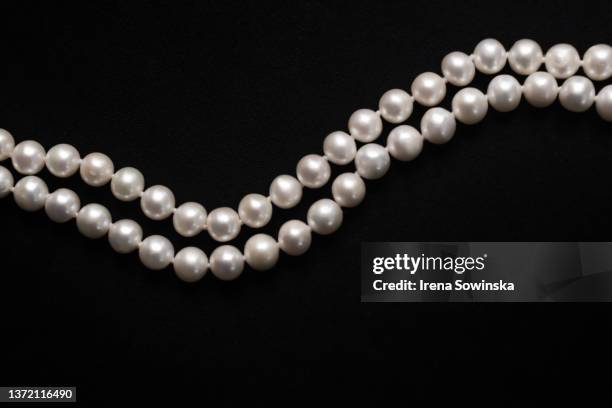 natural pearls - perla fotografías e imágenes de stock