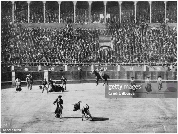 ilustraciones, imágenes clip art, dibujos animados e iconos de stock de fotografía antigua de sitios de fama mundial: plaza de toros de madrid - toreo