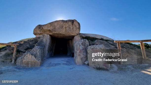 dolmen de menga, antequera, spain - dolmen foto e immagini stock