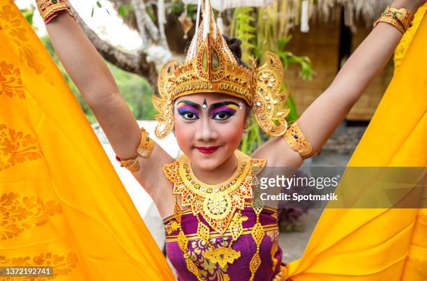 balinese female dancer performing ceremonial traditional dance indonesia - dansa barong bildbanksfoton och bilder