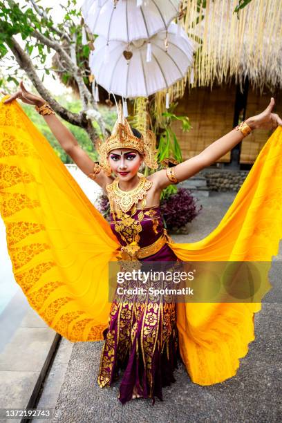 balinese female dancer performing ceremonial traditional dance indonesia - barong headdress stock pictures, royalty-free photos & images