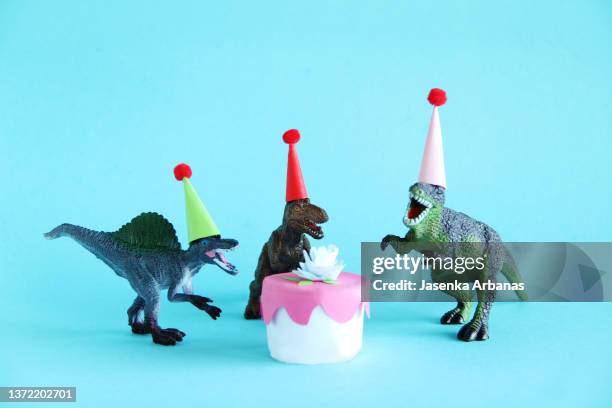 dinosaurs birthday party - birthday concept stock-fotos und bilder