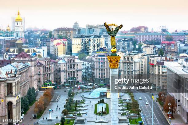 ukraine, kyiv (kiev), maidan nezalezhnosti, independence square - ukraine people stock pictures, royalty-free photos & images