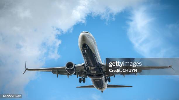 delta arilines - delta connection photos et images de collection