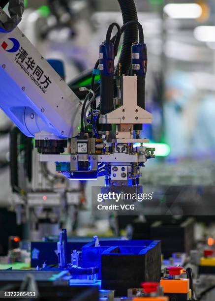 Future Arm Computer Robot Arm Computer Chip Fotografías e imágenes de stock - Getty Images