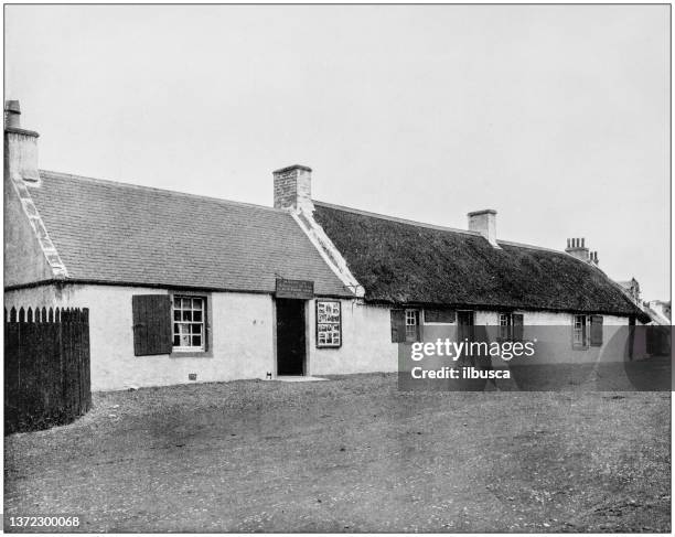 ilustraciones, imágenes clip art, dibujos animados e iconos de stock de fotografía antigua de sitios de fama mundial: burns' cottage, escocia - スコットランド