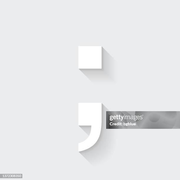 semikolon-symbol. icon mit langem schatten auf leerem hintergrund - flat design - komma stock-grafiken, -clipart, -cartoons und -symbole