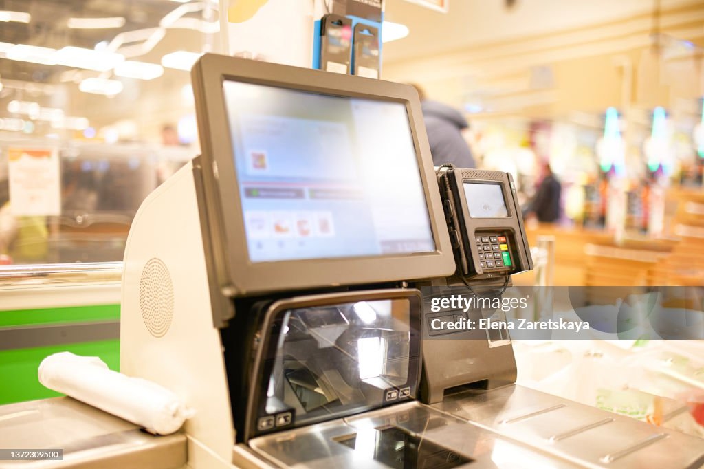 Device for contactless payment of products