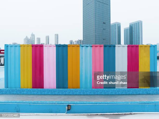 multi colored wall in the city center - graffiti wand stock-fotos und bilder