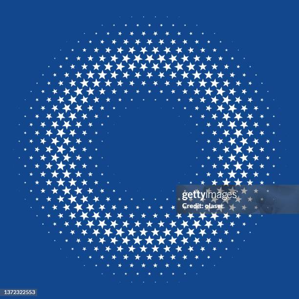 weiße sterne im gittermuster und in der umlaufbahn um den kopierraum, auf blauem hintergrund - sternenmuster stock-grafiken, -clipart, -cartoons und -symbole