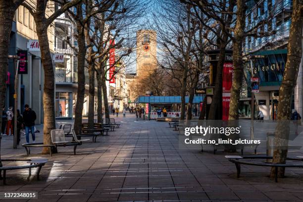 pedestrian zone königstrasse in stuttgart - stuttgart skyline stock pictures, royalty-free photos & images