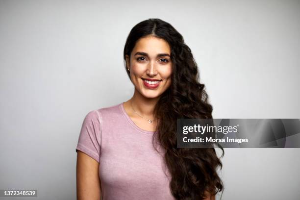 happy latin american cuban woman against white background - rode lippenstift stockfoto's en -beelden