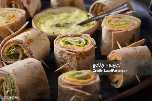 schinken, salat und käse tortilla bites - tortilla flatbread stock-fotos und bilder