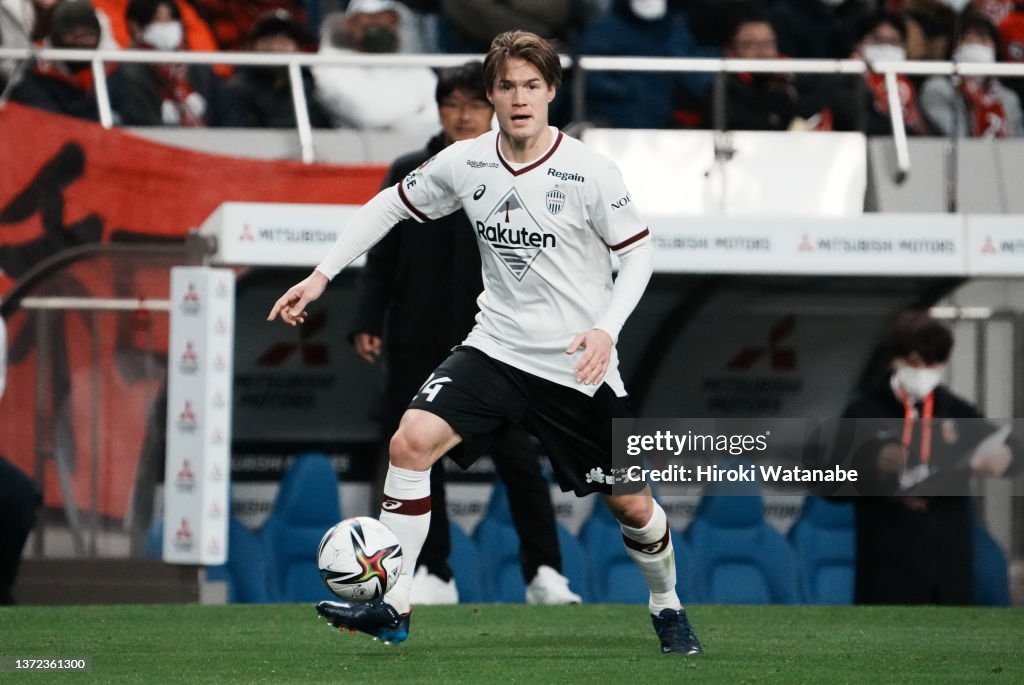Urawa Red Diamonds v Vissel Kobe - J.LEAGUE Meiji Yasuda J1