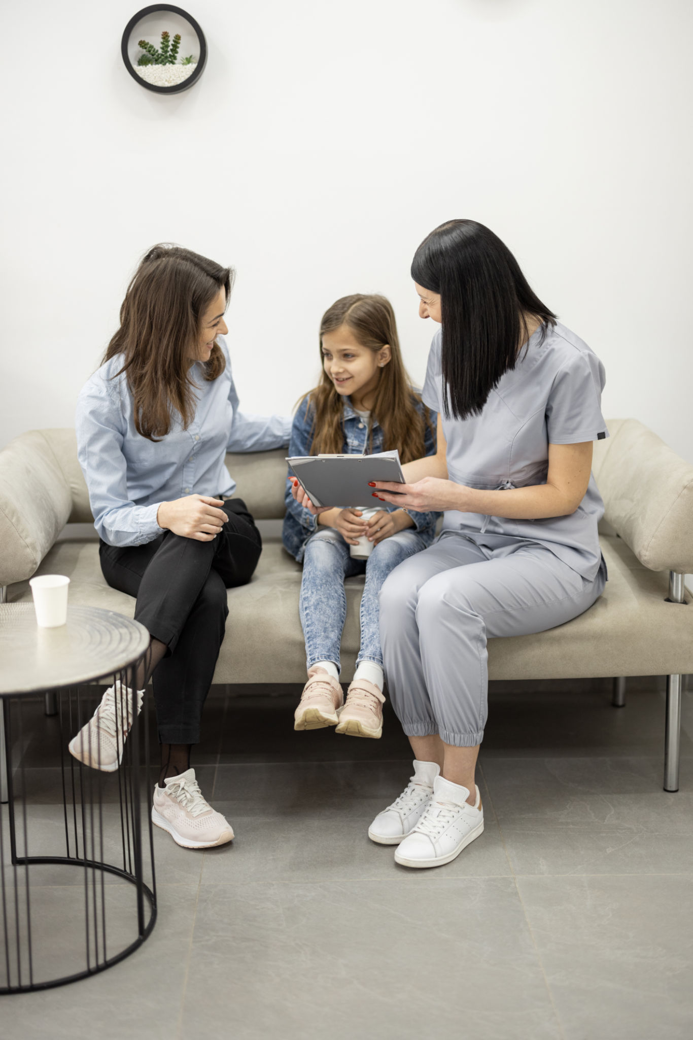 terapeuta con familia