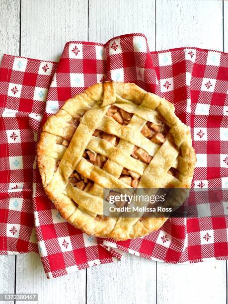 homemade apple pie - apfelkuchen stock-fotos und bilder