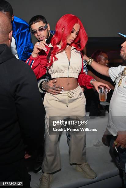 anuel-aa-and-yailin-la-mas-viral-attend-all-star-wknd-finale-at-galleria-at-erieview-on.jpg (412×612)