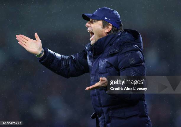 Antonio Conte, Manager of Tottenham Hotspur gives their team instructions during the Premier League match between Burnley and Tottenham Hotspur at...