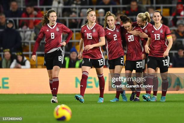 Lina Magull of Germany celebrates with teammates Jana Feldkamp, Giulia Gwinn, Sophia Kleinherne, Lea Schueller and Sara Daebritz of Germany after...