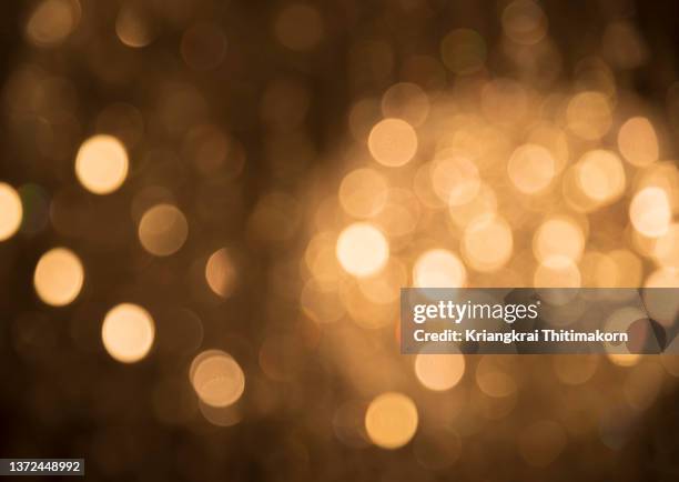 defocused lights bokeh background. - goldstrahlen stock-fotos und bilder