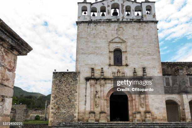 metztitlán church of the santos reyes at metztitlán biosphere in hidalgo mexico - hidalgo stockfoto's en -beelden