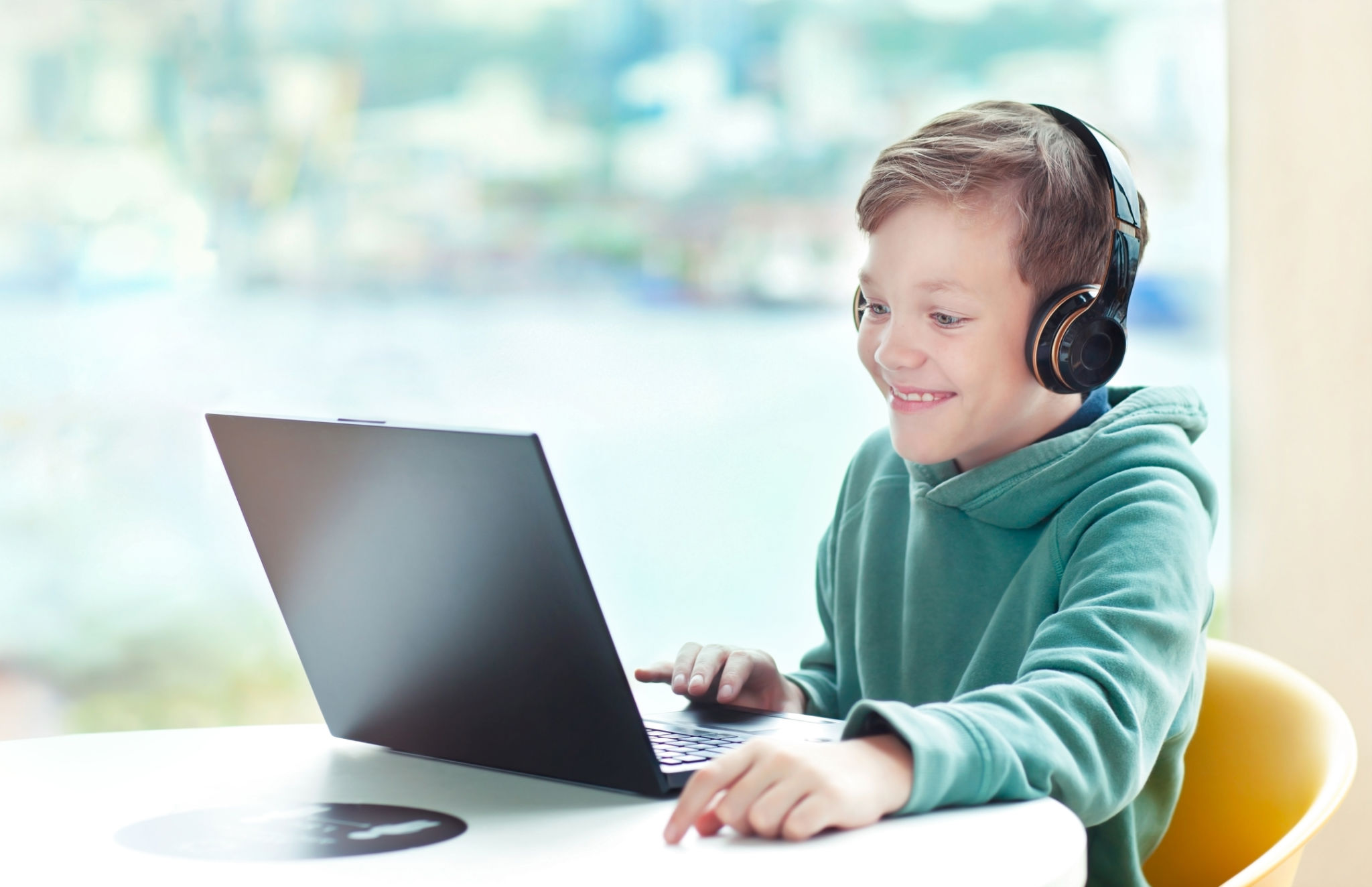 child learning online